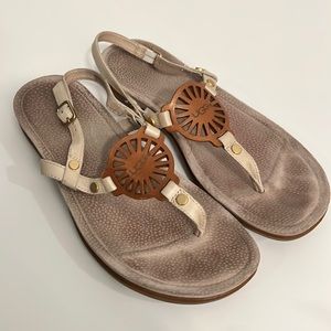 UGG, thong sandals, tan, and brown with buckle sz 9.5